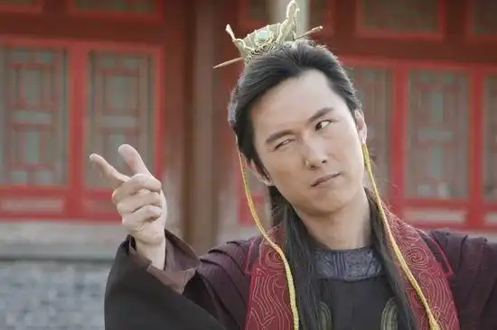 /p> p>1995年卢星宇便开始在《包青天》等电视剧中担任配角,开始演艺