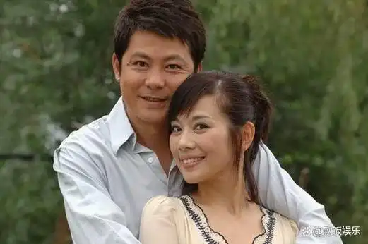 57岁孙思瀚与妻女齐聚美国!娇妻刘茜长相端庄,18岁女儿漂亮迷人