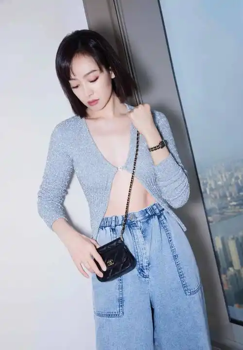 宋茜这款针织衫好个性,配牛仔裤性感时髦,很适合辣妹_身材_设计_时尚