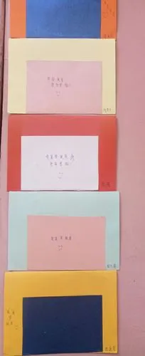 噢,贺卡封面已经做好啦,选择一个,请老师写上祝福语吧!