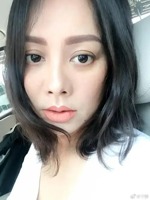 你们看宁静微博的新自拍了吗?