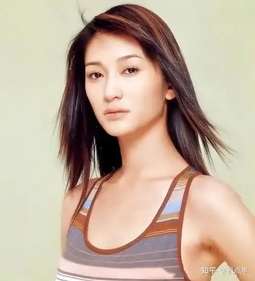 李小冉成败皆在颜值因太美感情坎坷48岁活成爽文大女主