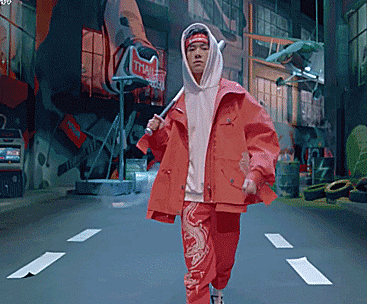 易烊千玺成舞蹈季首席星推官,千纸鹤捞韩宇,网友:《街舞2》?