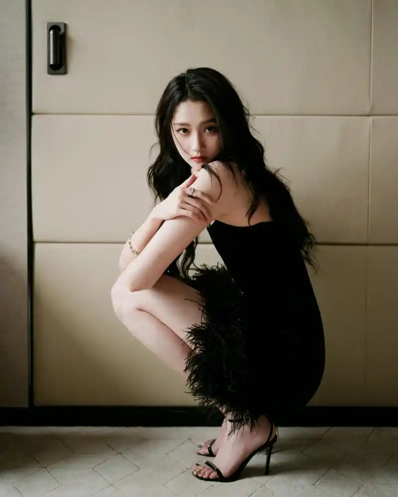 好白好瘦,美貌身材依旧稳定发挥的关晓彤小姐姐#关晓彤# #关晓彤黑色