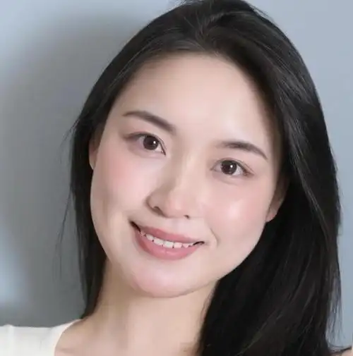 其实大可不必羡慕精致小脸,圆脸长相自有其他脸型不可比拟的优势.