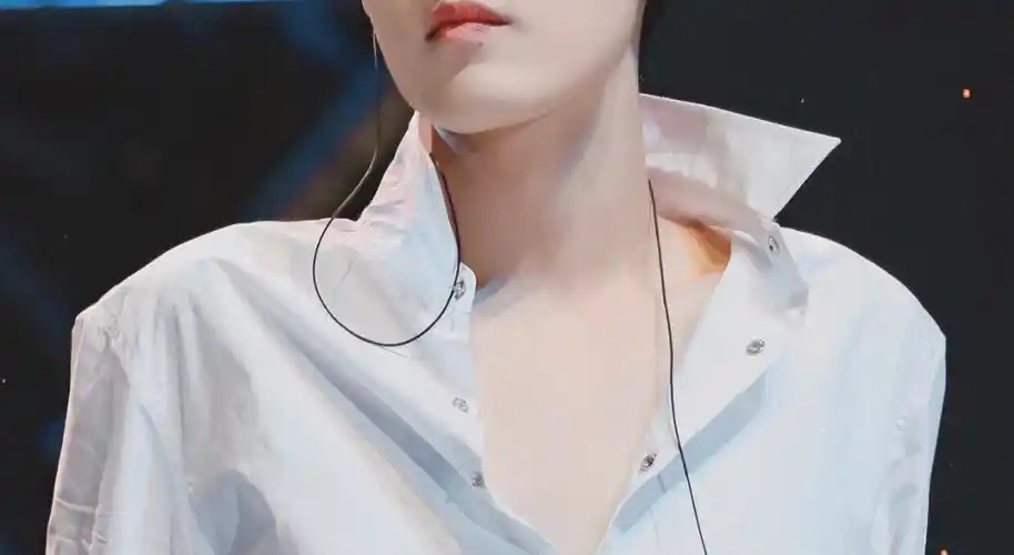 想在肖战的锁骨里游泳