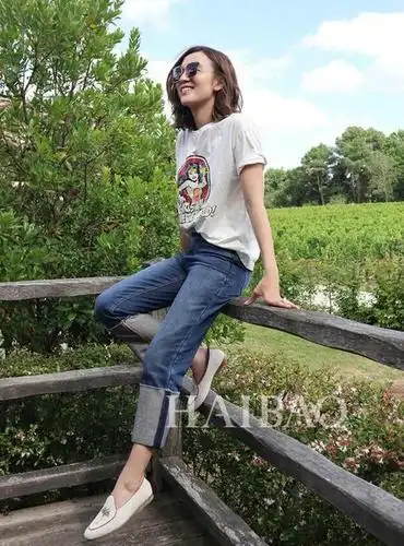 宋佳私服合辑:t恤 牛仔裤穿出时髦感,日常穿搭值得学,原来她才是娱乐