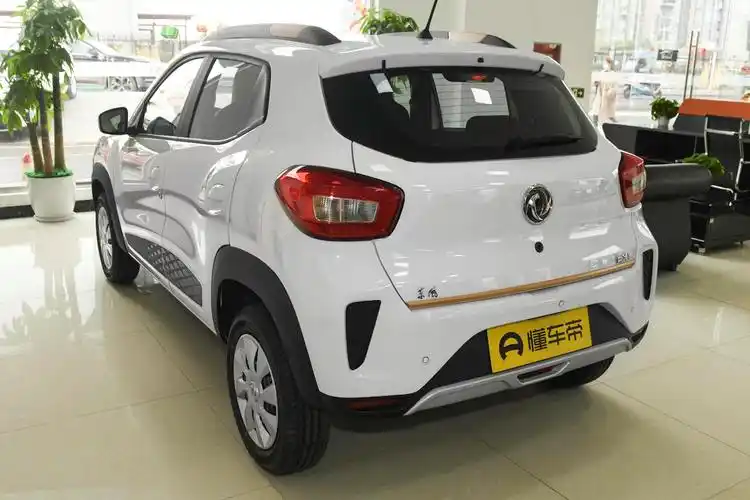 纯电续航301km,外观简洁大气,支持快充,带你看东风新能源ex1