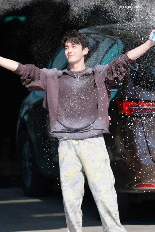 吴磊在暴雪时分