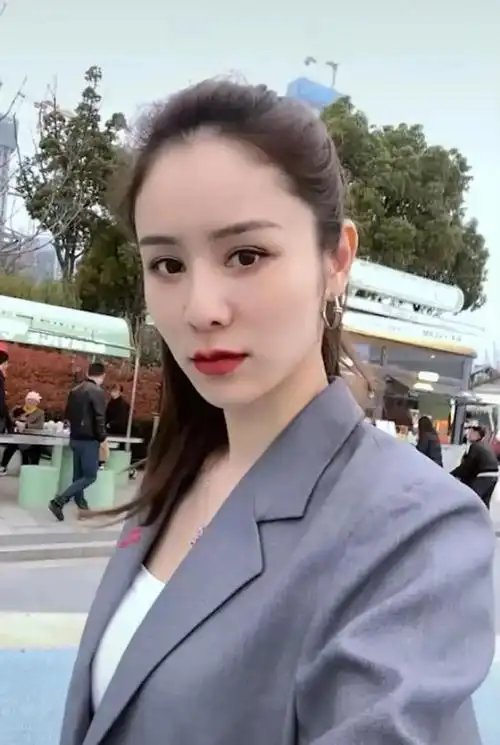 不如吴千语!林峯老婆张馨月穿衣品味遭网友狠批插图2