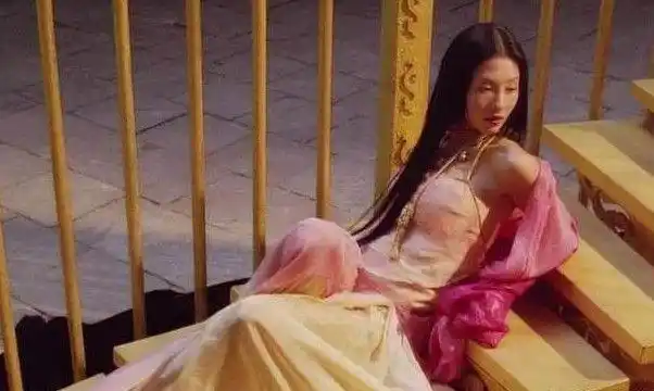 众女星穿肚兜展示自己秀色可餐被岳云鹏打败了