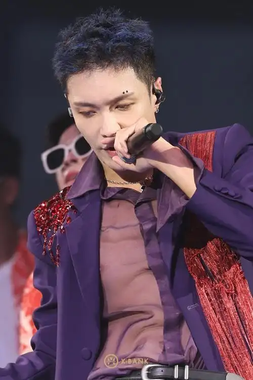 张艺兴蓝色碎盖短发##张艺兴2024世界巡演西安站