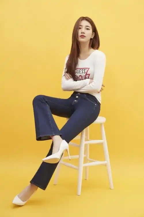 秀智拍初春宣传写真 牛仔裤包裹完美曲线