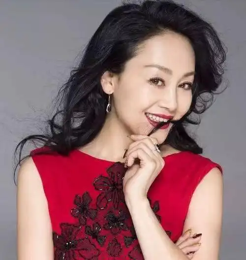 电影女演员王姬个人简历,著名演员王姬18岁拍戏(2)