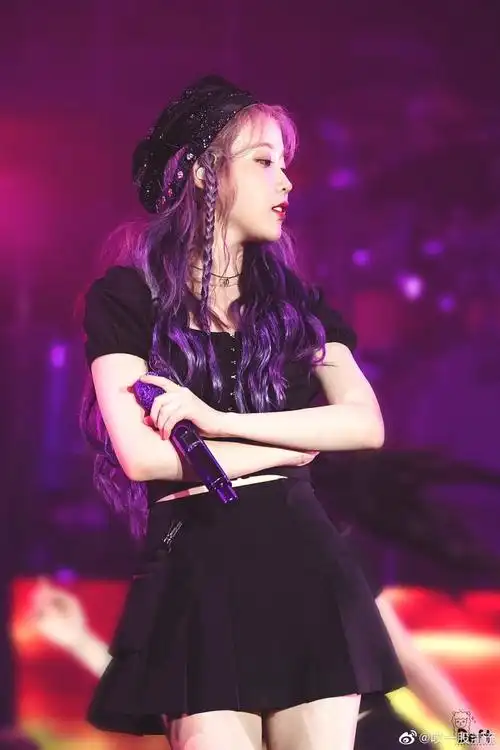 qoo】本来要染蓝发但实际上有些出入的iu超话,本来要染蓝色变成紫色了