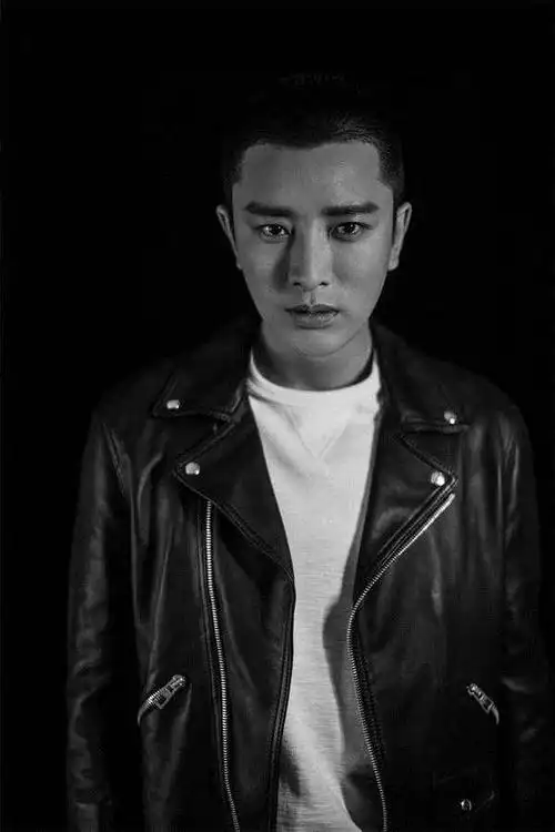 贾乃亮圆寸写真曝光硬汉魅力直击人心