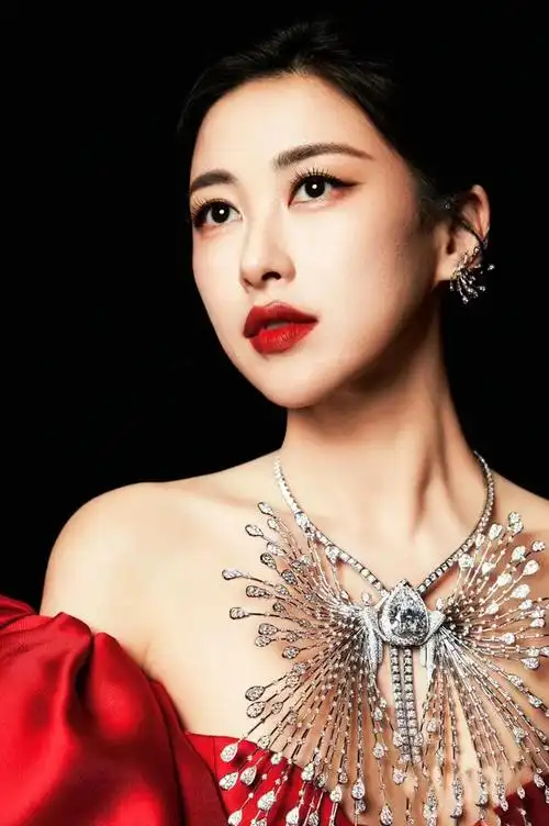 朱珠,这个名字在今日已经不仅仅代表一个演员,更是成为了无数人追逐