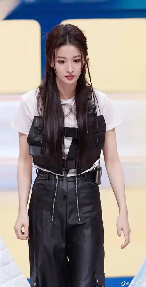 明星北电脸上戏脸中戏脸,杨幂vs迪丽热巴vs唐嫣 谁在你的审美上