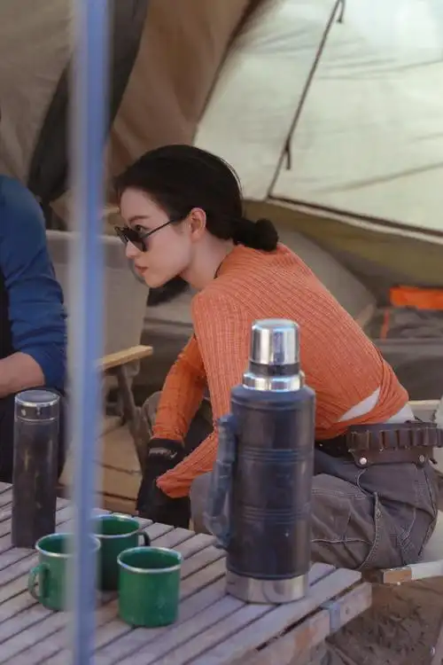 倪妮超话"进关钥匙"叶流西@倪妮v的剧组抽血吃大枣花絮图来啦!