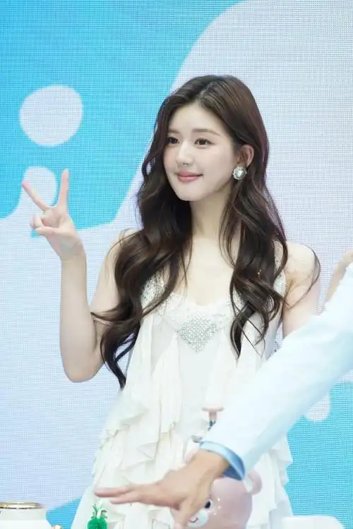 赵露思:从十八线小网红到演艺圈璀璨之星!