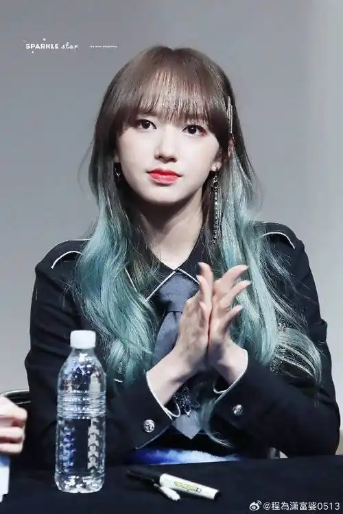 程潇14岁出道还没出道就上了rs年仅25岁代言无数次次发vb都能上rs堪称