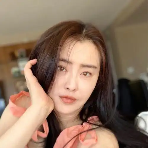 52岁王祖贤无滤镜近照曝光 皮肤紧致冻龄惹人羡