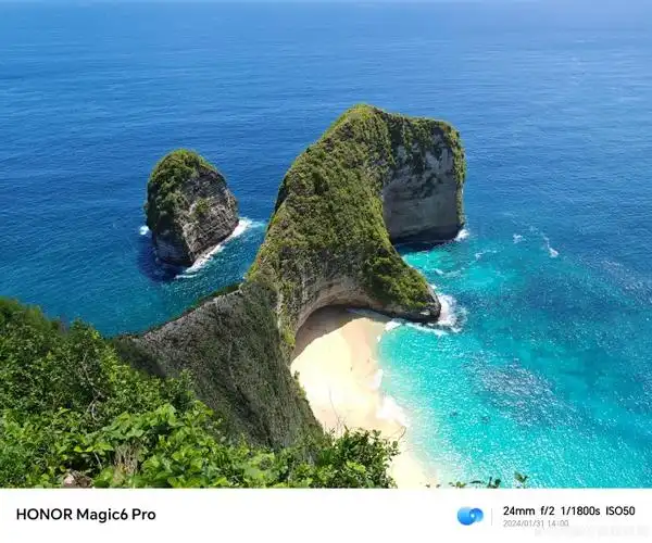 东南西北全都有    1,巴厘岛南部  『努沙杜瓦沙滩』很适合游泳,带