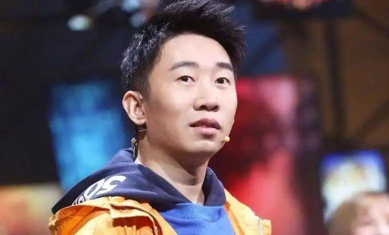 曾被薛之谦看准受谢娜提携,如今三十四岁出道十一年还是绿叶_杨迪