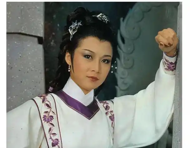 同样是演黄蓉,有人古灵精怪,有人美貌巅峰,有人靠大胸博眼球