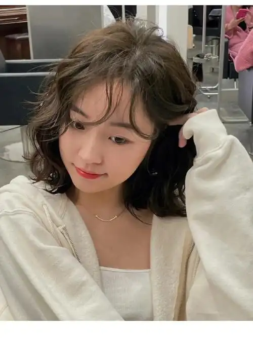 瘦脸短发气垫烫