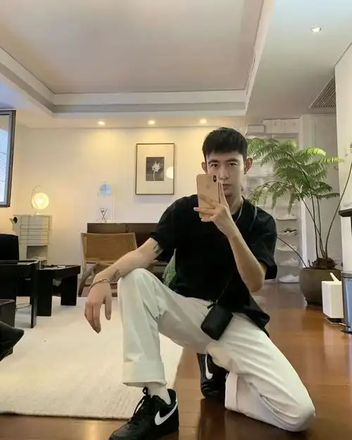 男生如何自拍才帅气