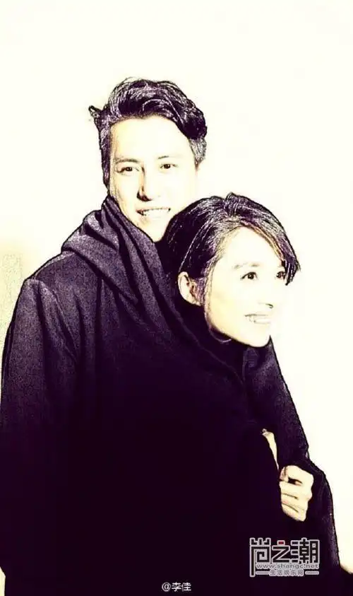 靳东李佳是怎么在一起的揭秘 靳东李佳结婚照恩爱虐狗