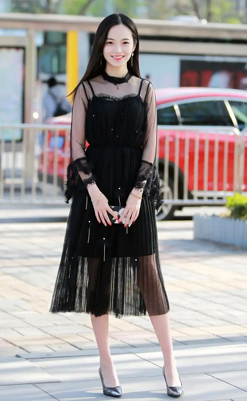 透视纱裙让妹子们秀出若隐若现的好身材,令人一见难忘