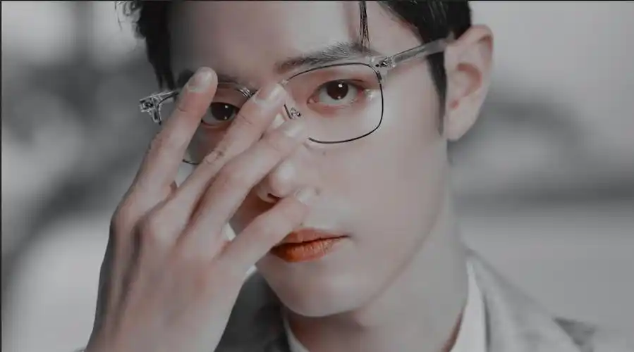 今天也要吐泡泡呀:       #肖战陌森眼镜品牌代言人