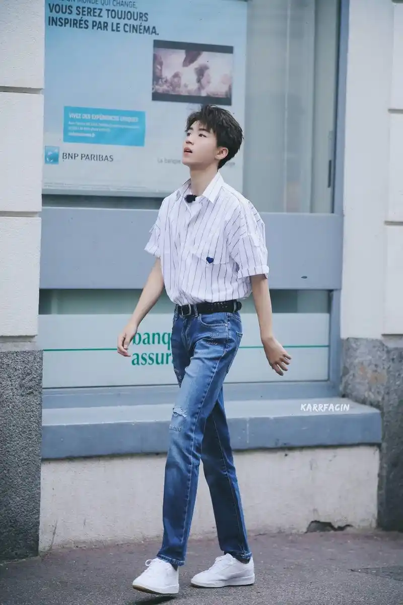 消息长腿boy王俊凯身材修长比例完美惹人爱