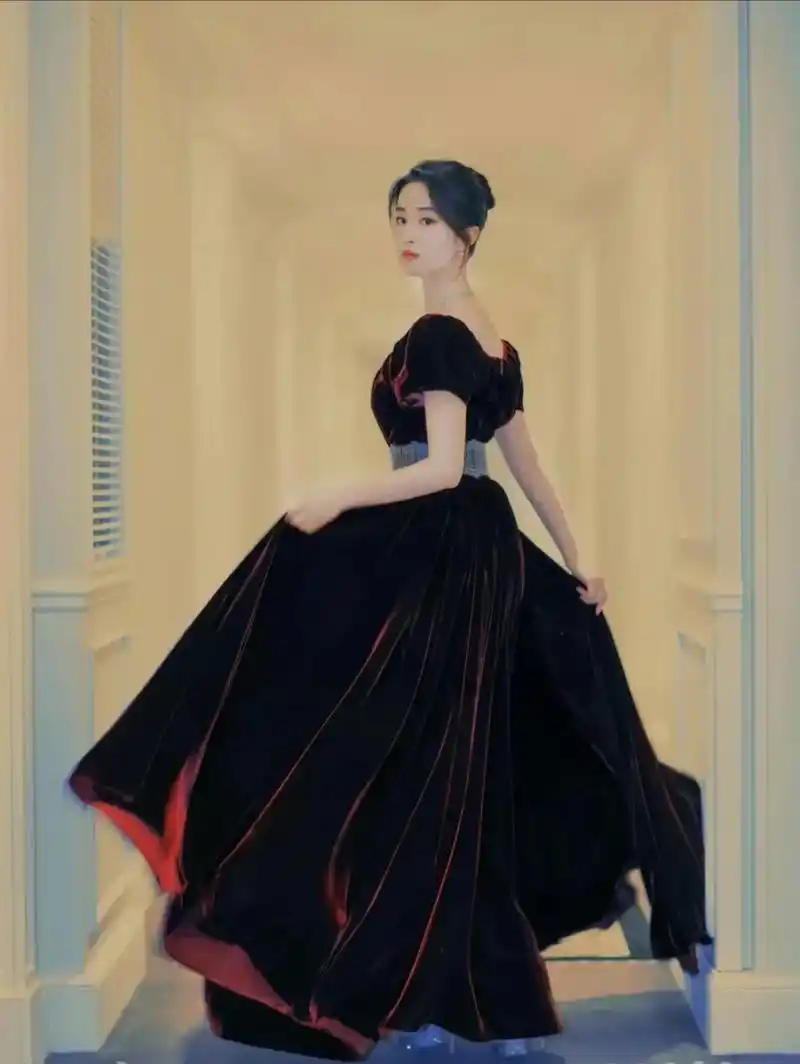 刘亦菲黑色开领晚礼长裙风情万种迷人风采!妩媚多姿.