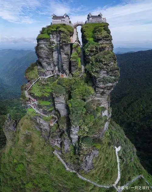 国内四大峭壁奇观,除了乐山大佛和梵净山金顶,还有更神奇的景观