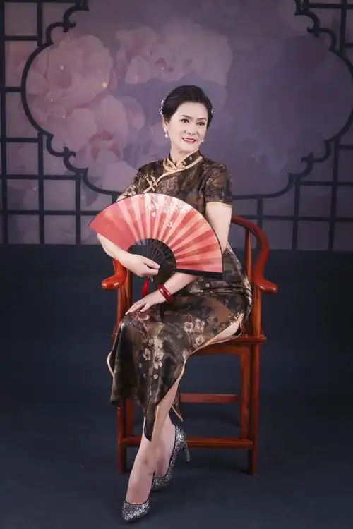 夕阳红的美篇旗袍女人