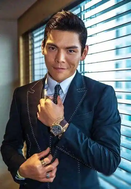 原创向佐和向佑被吐槽长相发文怒怼不要写我弟弟不会原谅任何人