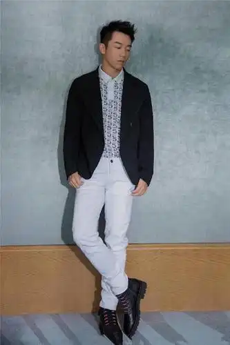 小猎豹郑恺对自己身高不够自信,穿这双鞋,反而显得自己腿短!