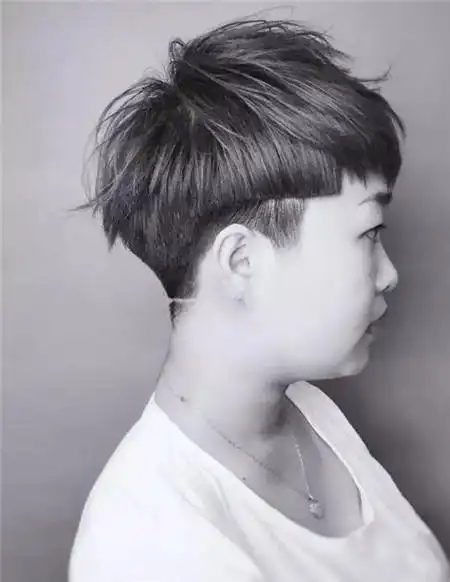 一边剃铲青超短发 打造潮流个性女生