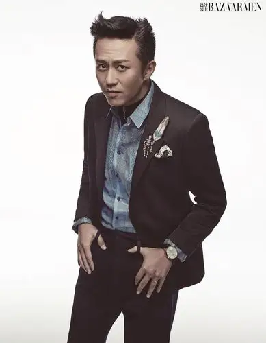 邓超登开年封面 西装造型优雅帅气