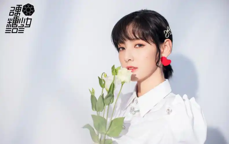 分享一组硬糖少女303图片给大家,图中的明星图片壁纸会点缀你的电脑