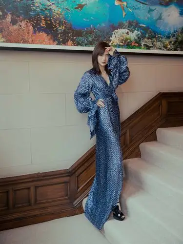 戚薇四套礼服,一套比一套性感,机场却把自己裹成熊!