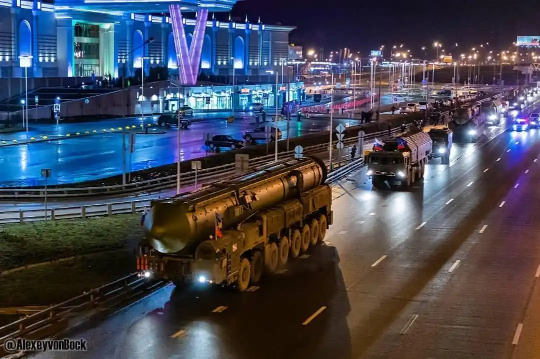 俄罗斯亚尔斯洲际弹道导弹和莫斯科红场的约会