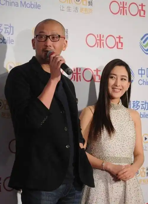 马苏不愧是马漂亮穿白裙笑容甜美似少女谁能信她快40岁了