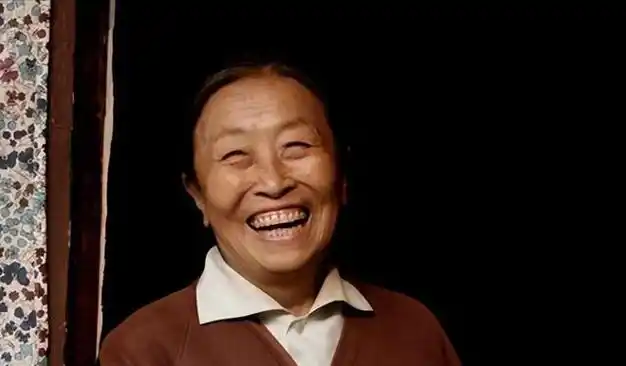 "丑娘"张少华:人丑心更丑,年轻时种下恶因,晚年却孤独终老|演员|新凤