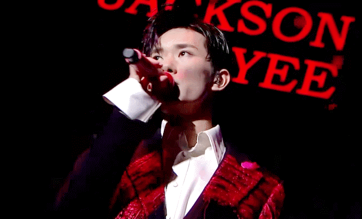 18岁的易烊千玺 去追去闯 继续乘风破浪