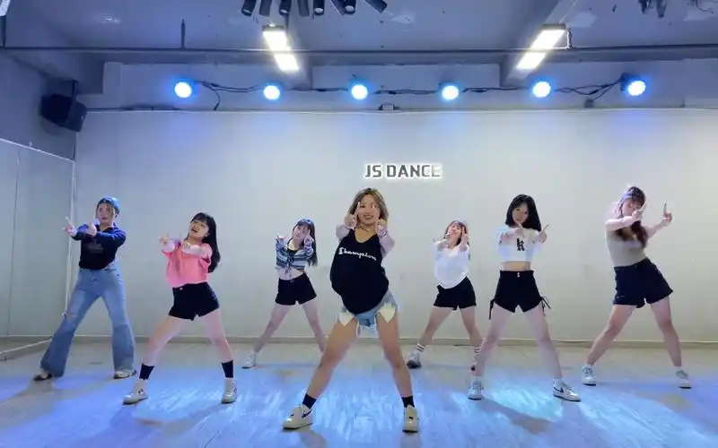 欢快又好看的舞蹈,跳舞可让人心情愉悦