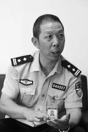 死刑犯揭秘:为逃刑责装疯 曾良心发现捐赠儿童